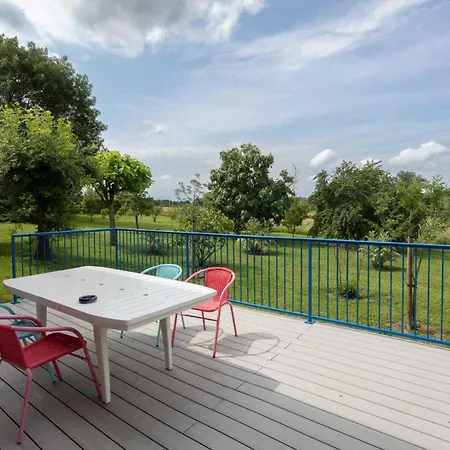 Semesterbostad Perets Petit *